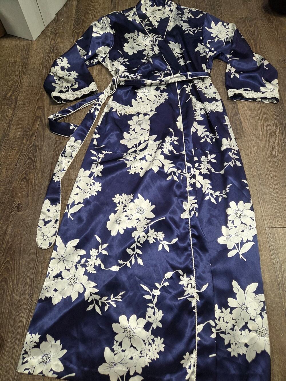 Oscar De La Renta Navy Blue White Satin Kimono Full Length Lace Trim Robe Medium